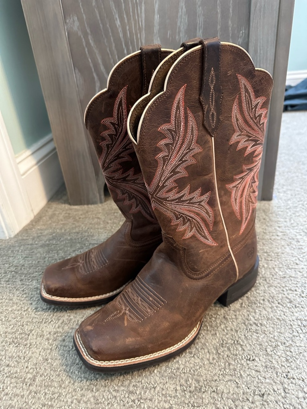 Ariat Brown Leather Cowboy Boots with Subtle Contrast Stitching